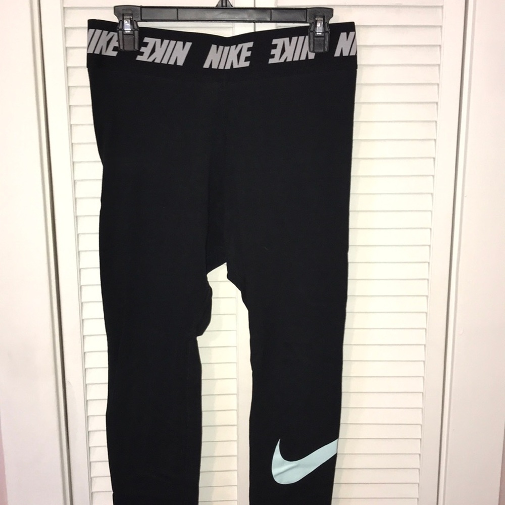 Black Nike leggings